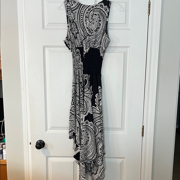 Elegant Asymmetrical Black and White Paisley Dress - Picture 4 of 4